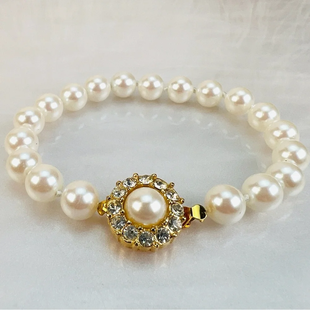 Gorgeous, vintage dressy, faux pearl bling bracelet